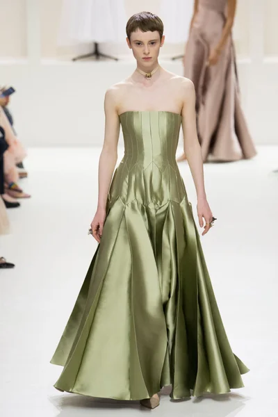 Look 70